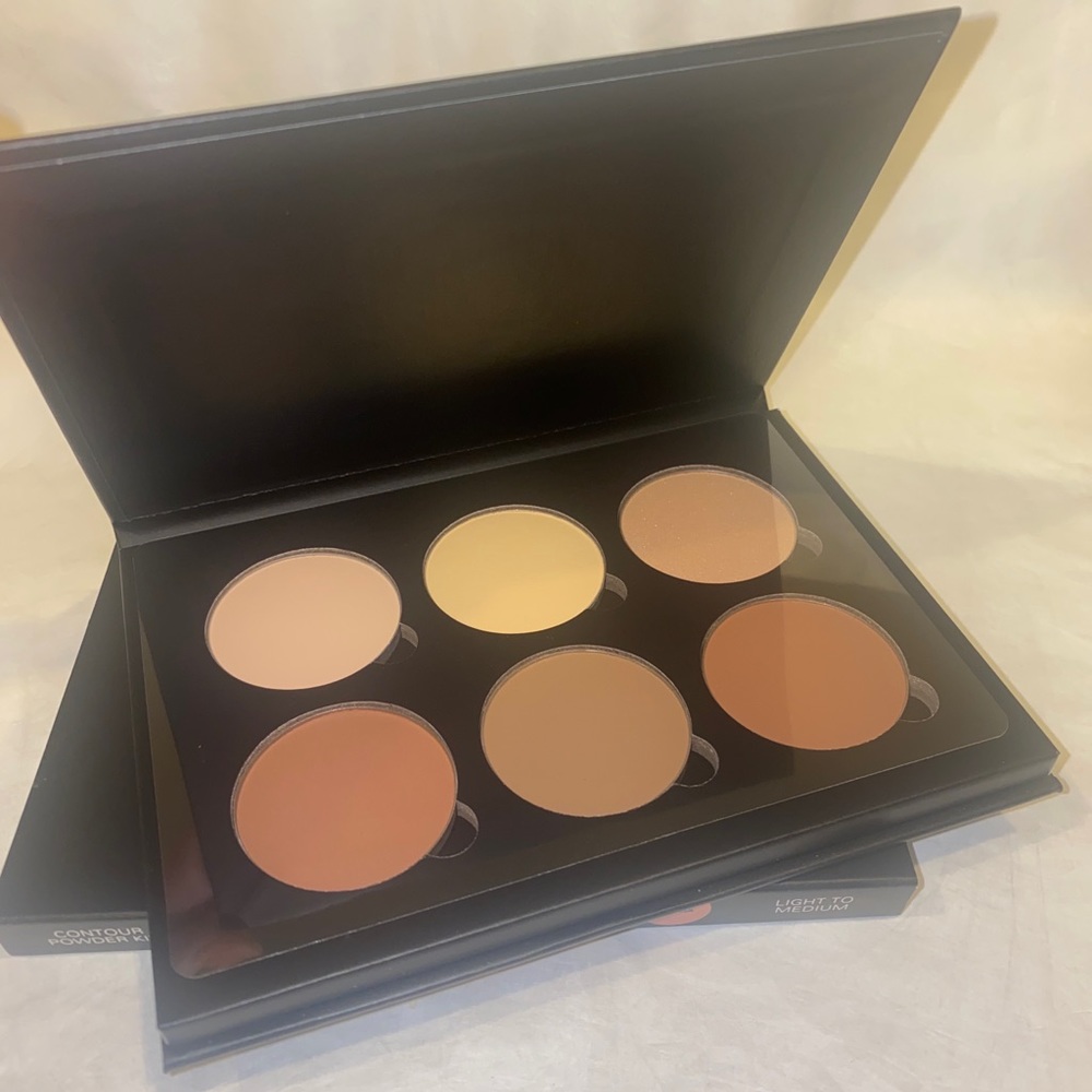 ANASTASIA BEVERLY HILLS Contour Kit Size 0.66oz $40 Light to Medium